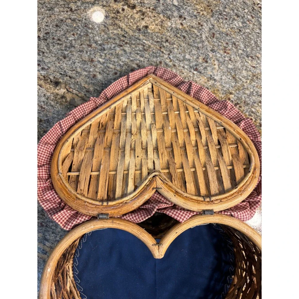 Vintage Heart Shaped Wicker‎ Basket Friendship Starts With A Smile Gingham Lid